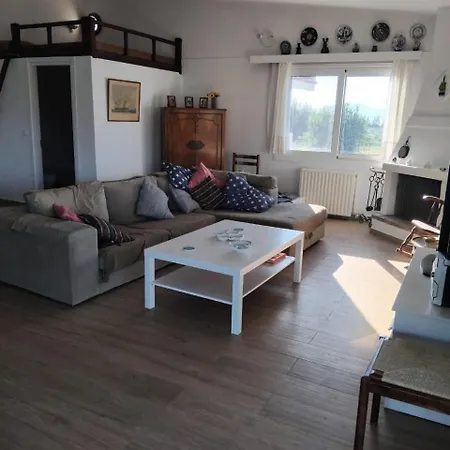 Poly's Hill-house Close To The Ferienhaus