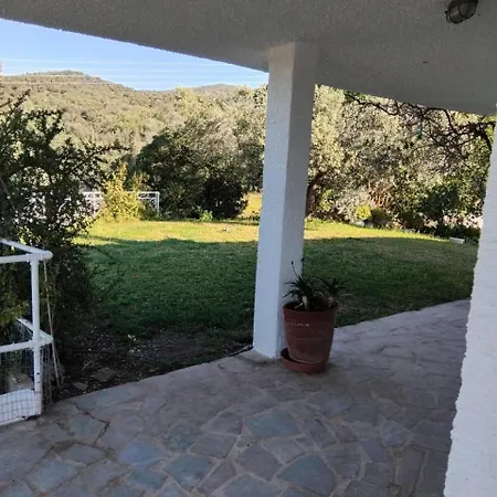 Poly's Hill-house Close To The Plépi