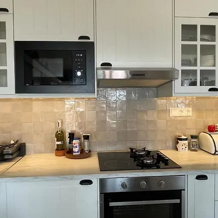 Poly's Hill-house Close To The * Plépi