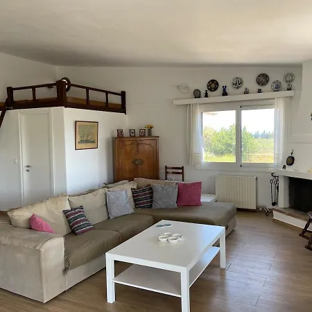 Poly's Hill-house Close To The * Plépi