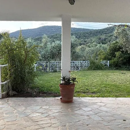 Poly's Hill-house Close To The *