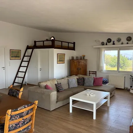 Poly's Hill-house Close To The Plépi