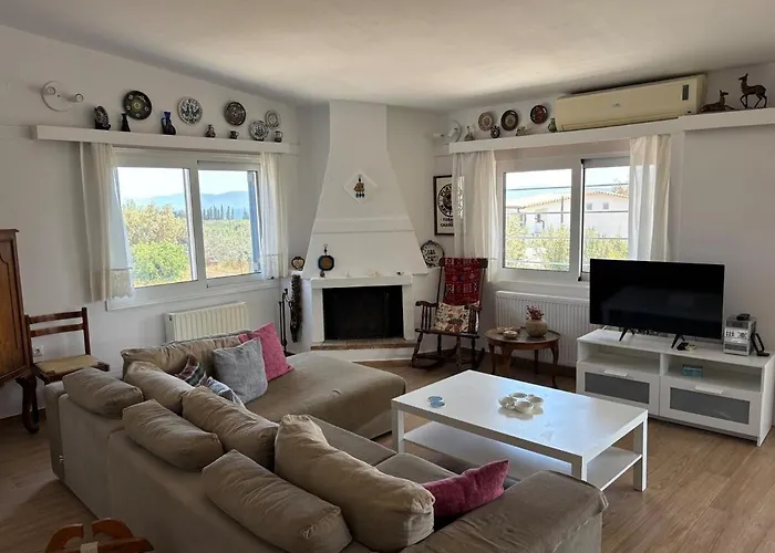 Poly's Hill-house Close To The Nyaraló Plépi