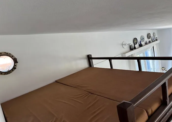 Poly's Hill-house Close To The Plépi