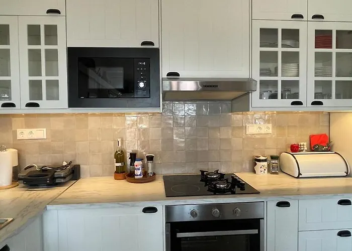 Poly's Hill-house Close To The * Plépi