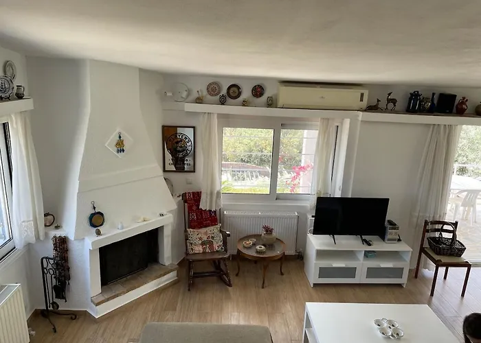 Poly's Hill-house Close To The Nyaraló Plépi