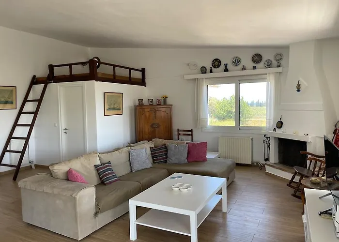 Poly's Hill-house Close To The * Plépi