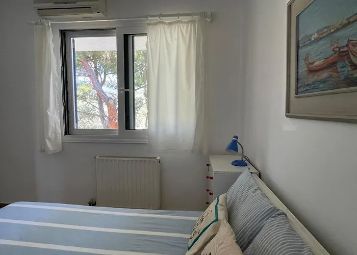 Poly's Hill-house Close To The * Plépi